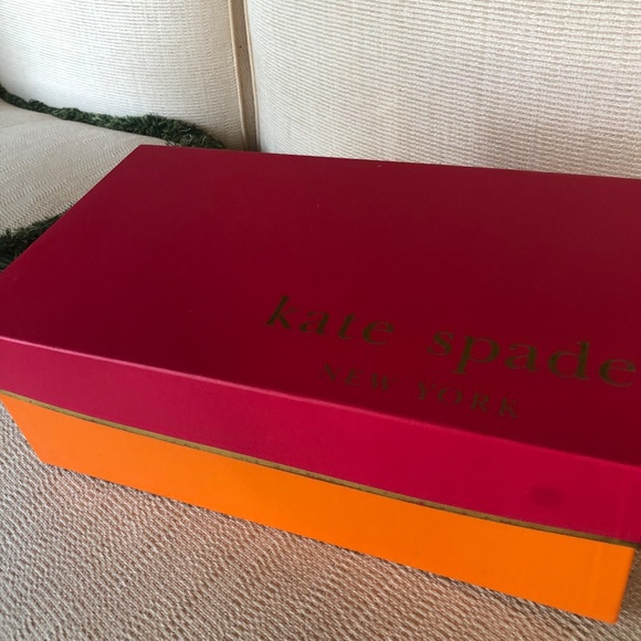 Kate Spade Black Patent shoes with black/white 2" heel. Size 7.5 M  Original box - Picture 3 of 12